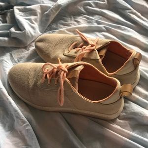 TOMS Sneakers